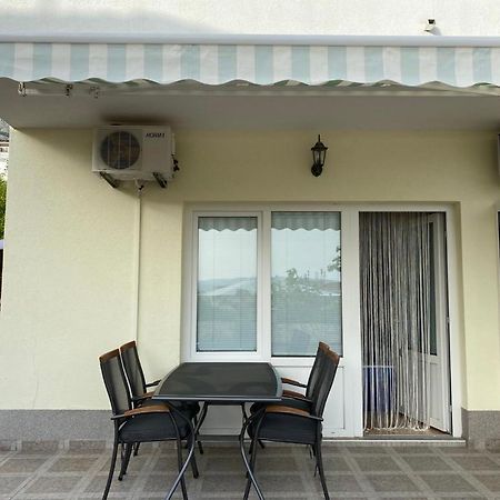 Apartmani Znaor Baška Voda Exteriör bild
