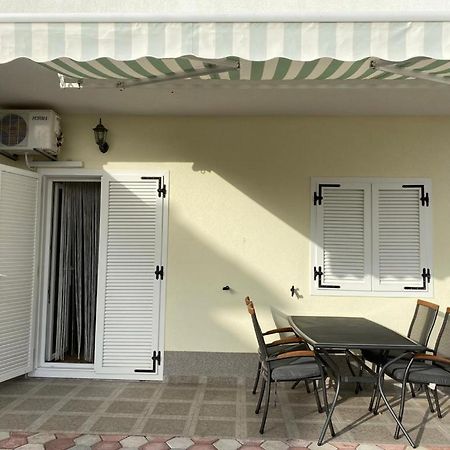 Apartmani Znaor Baška Voda Exteriör bild