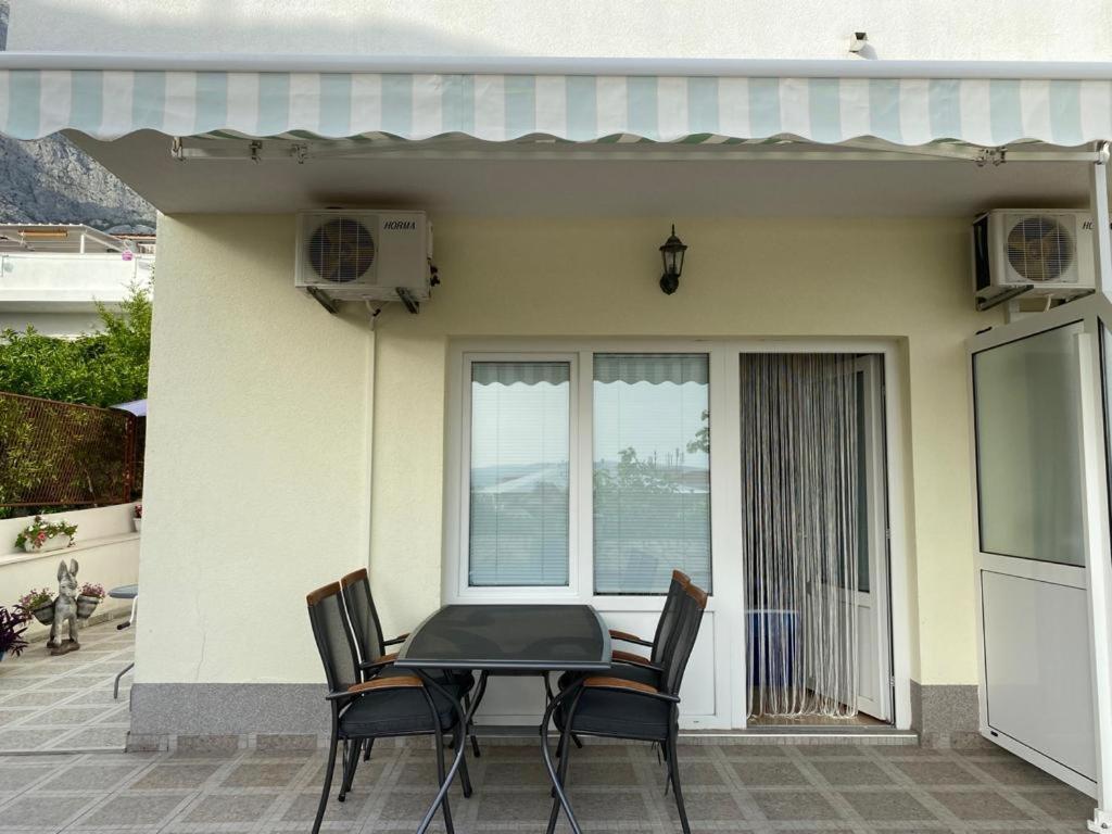 Apartmani Znaor Baška Voda Exteriör bild