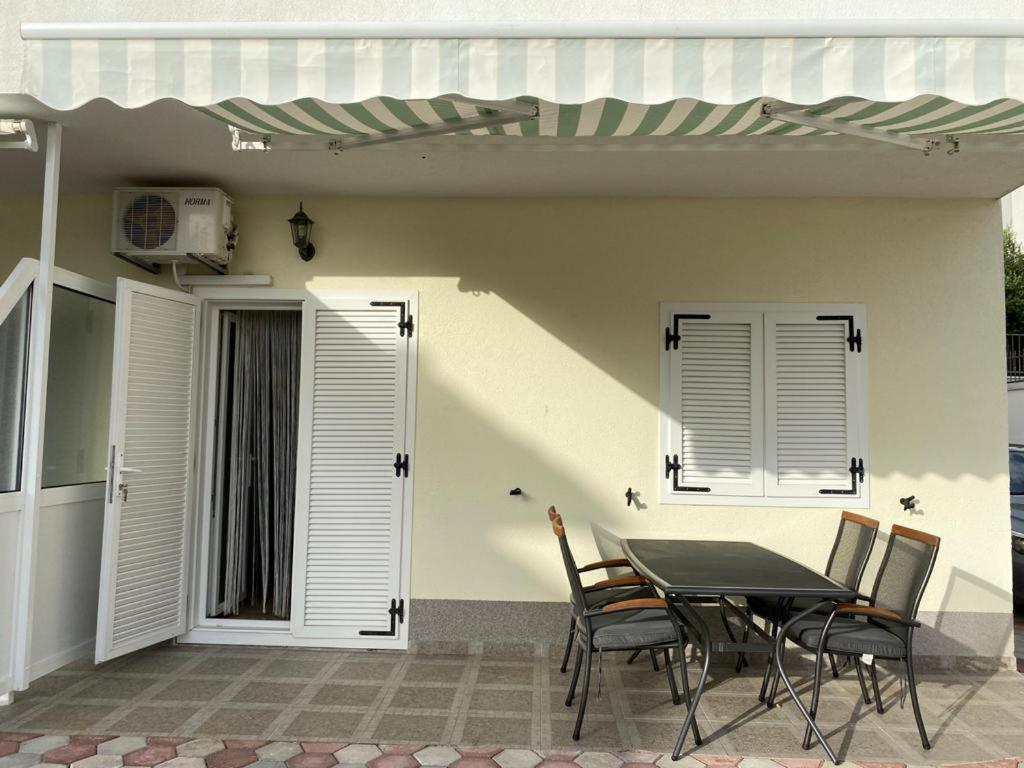 Apartmani Znaor Baška Voda Exteriör bild