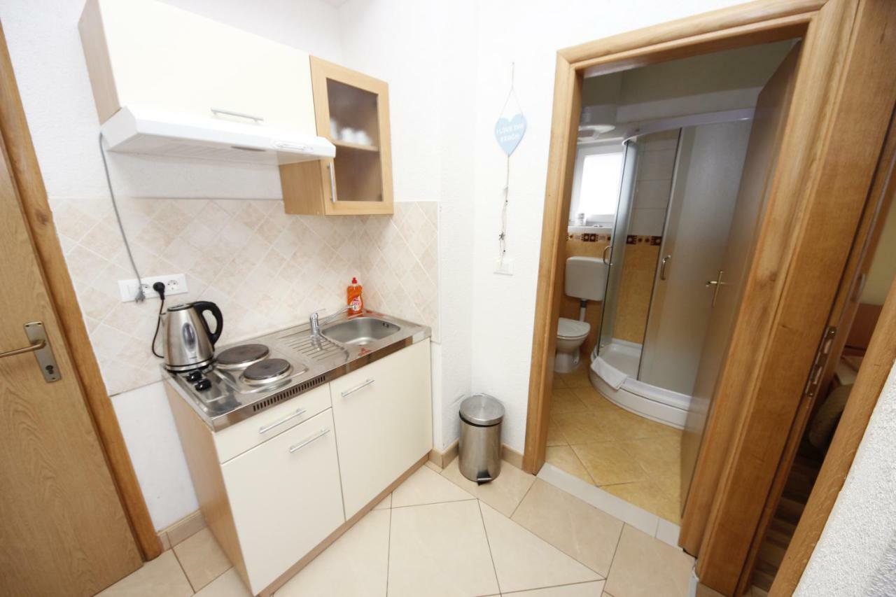Apartmani Znaor Baška Voda Exteriör bild