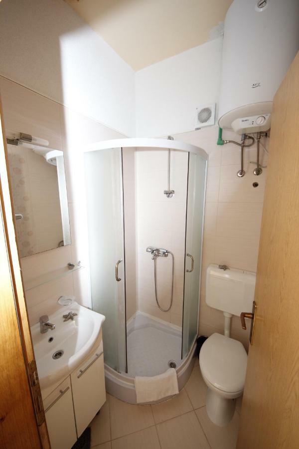 Apartmani Znaor Baška Voda Exteriör bild