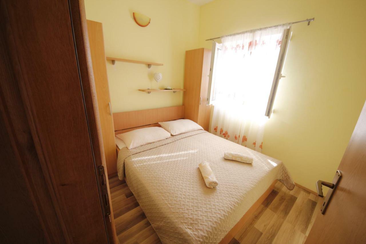 Apartmani Znaor Baška Voda Exteriör bild