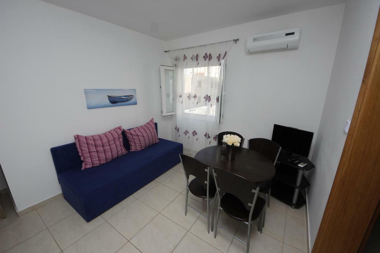 Apartmani Znaor Baška Voda Exteriör bild