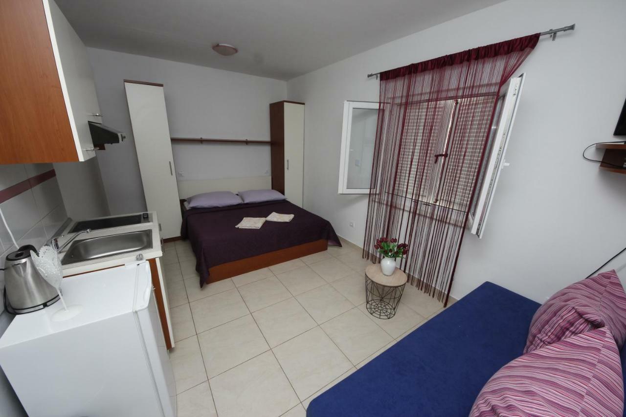 Apartmani Znaor Baška Voda Exteriör bild