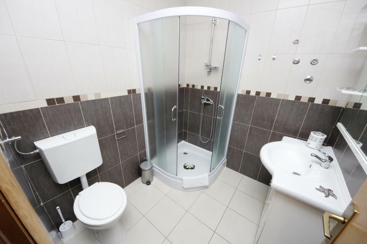 Apartmani Znaor Baška Voda Exteriör bild