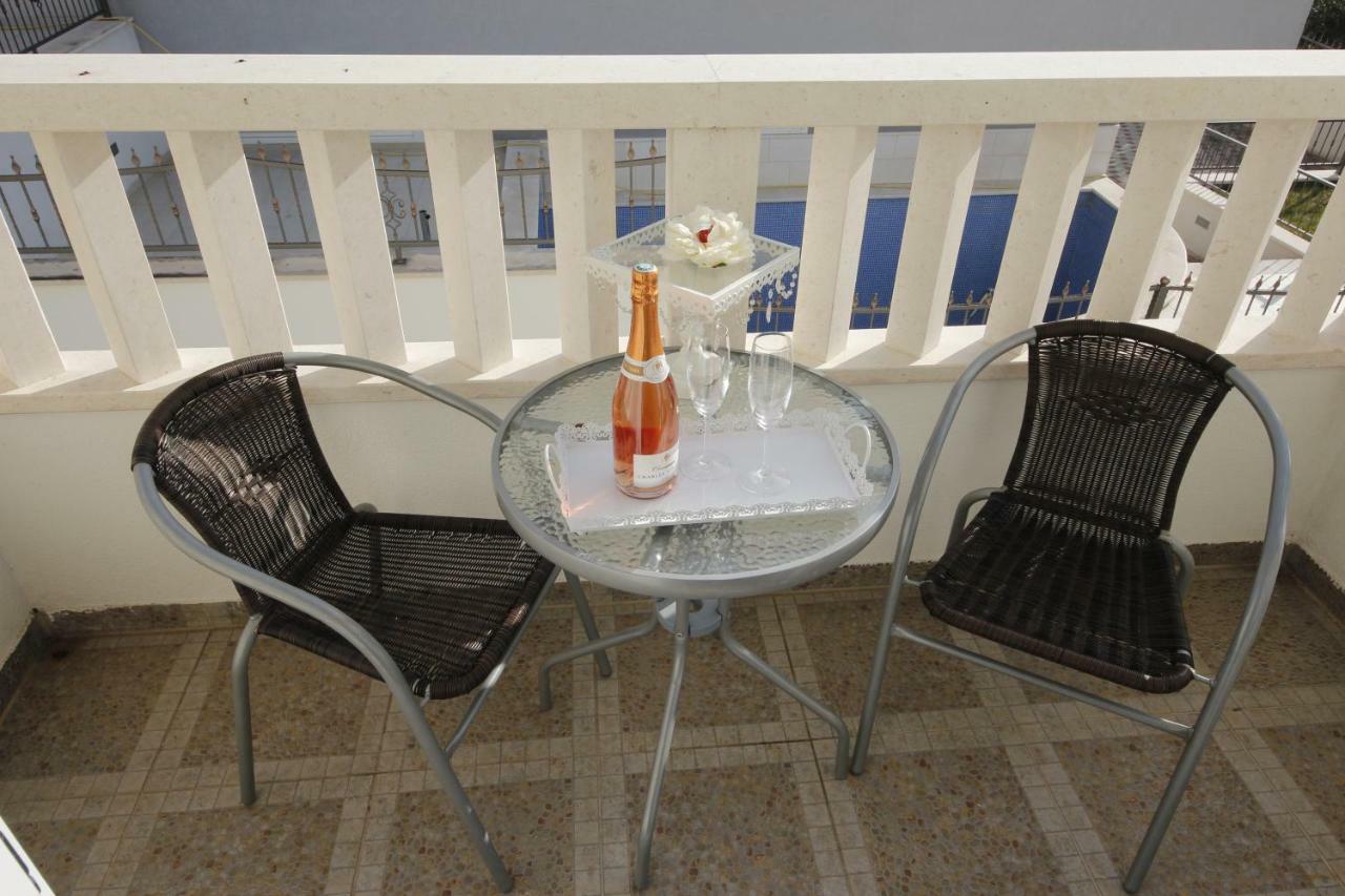 Apartmani Znaor Baška Voda Exteriör bild