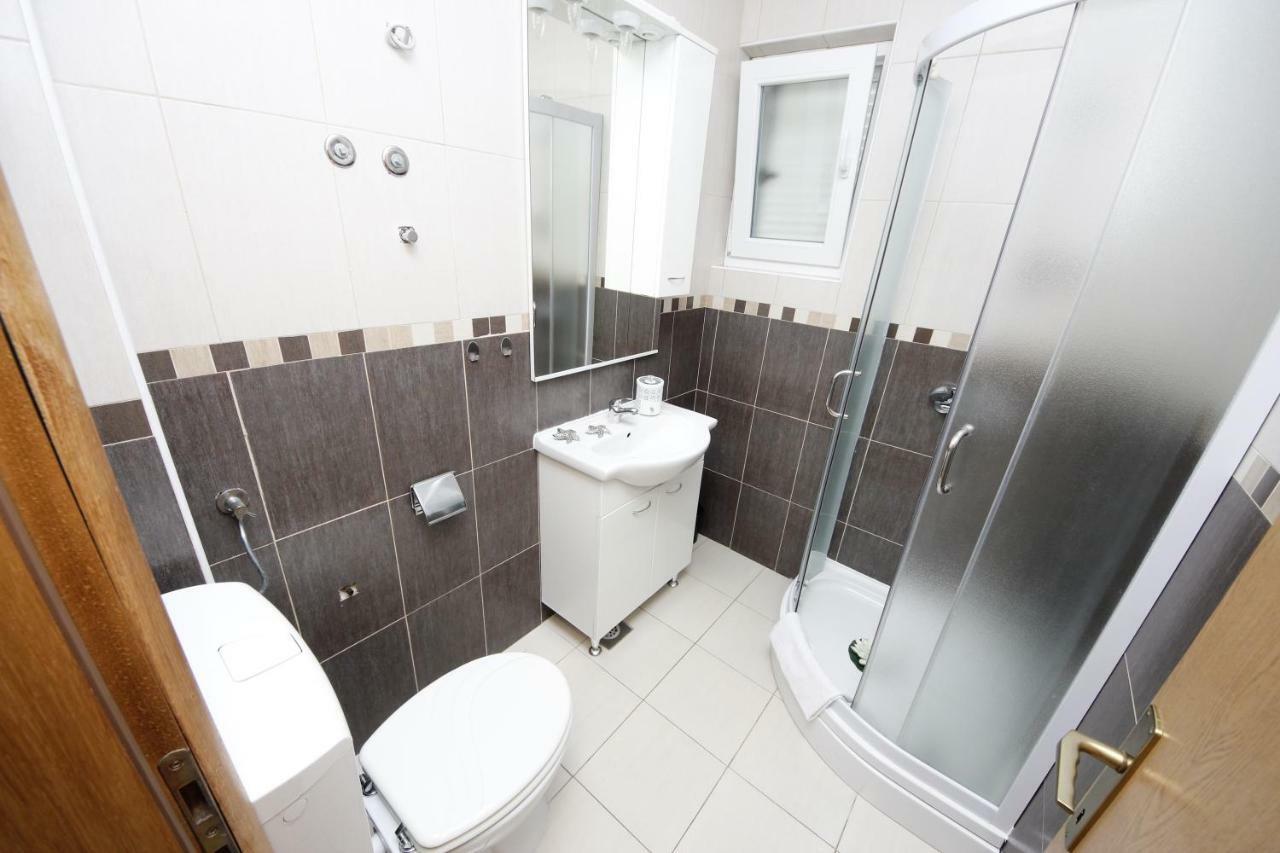 Apartmani Znaor Baška Voda Exteriör bild