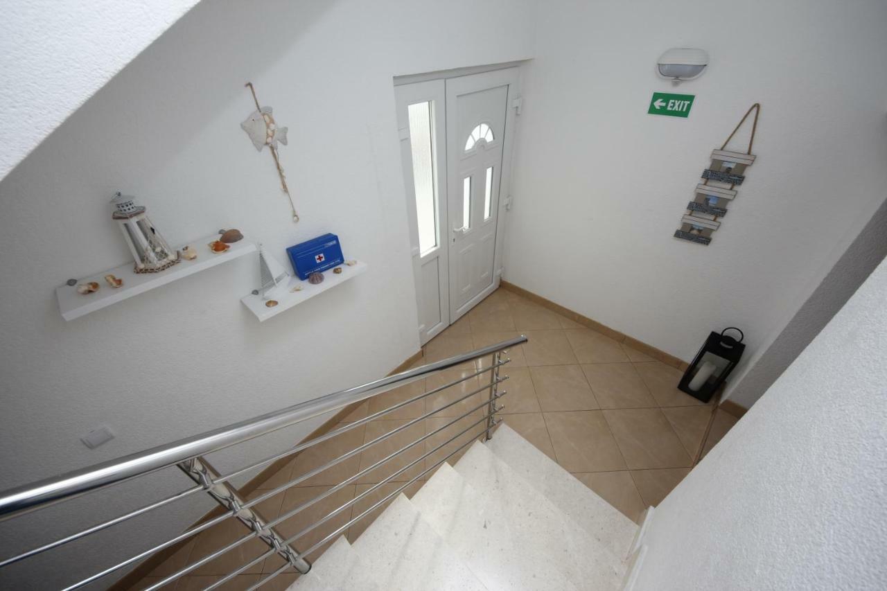 Apartmani Znaor Baška Voda Exteriör bild