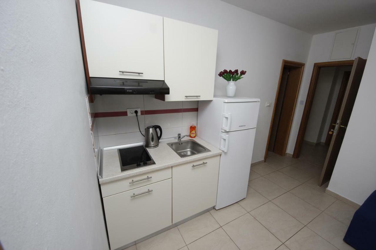 Apartmani Znaor Baška Voda Exteriör bild