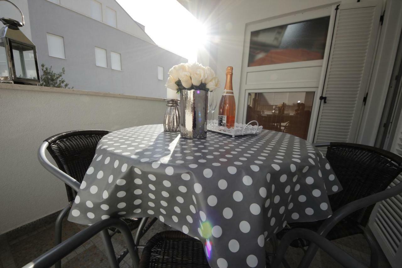 Apartmani Znaor Baška Voda Exteriör bild