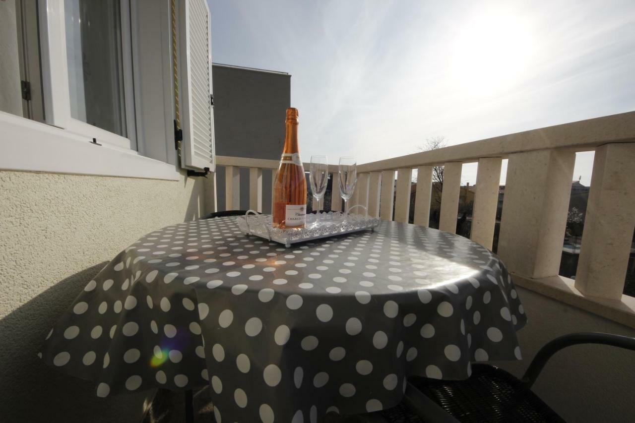 Apartmani Znaor Baška Voda Exteriör bild