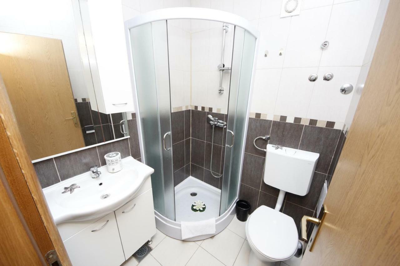 Apartmani Znaor Baška Voda Exteriör bild
